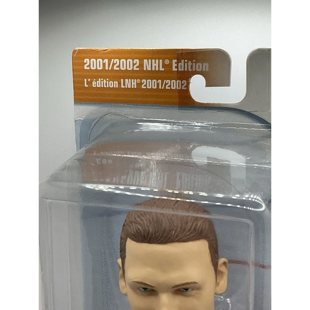 2001/02 UD Play Makers Dominik Hasek Detroit Redwings Red Jersey Bobblehead